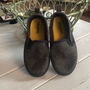 Toddler slip on’s size 8c.